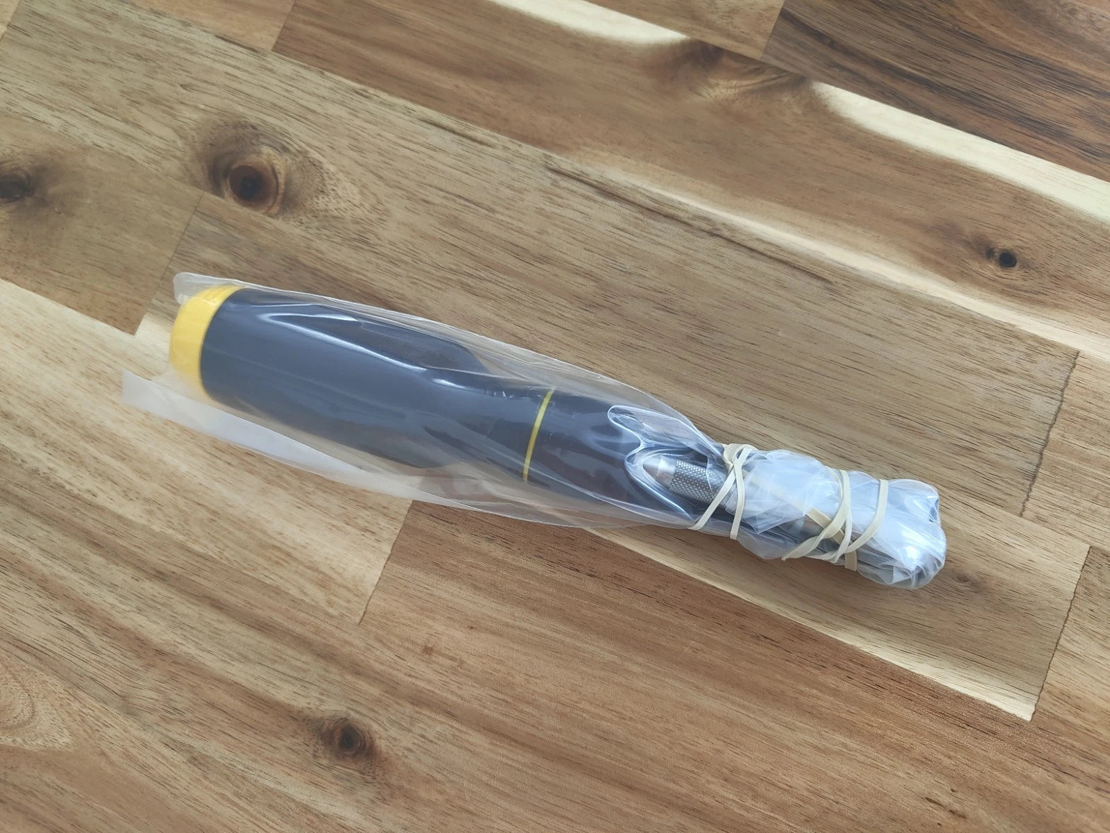 LTT Ratcheting Screwdriver Yellow NEW Linus Tech Tips with Bit set - In Hand UK