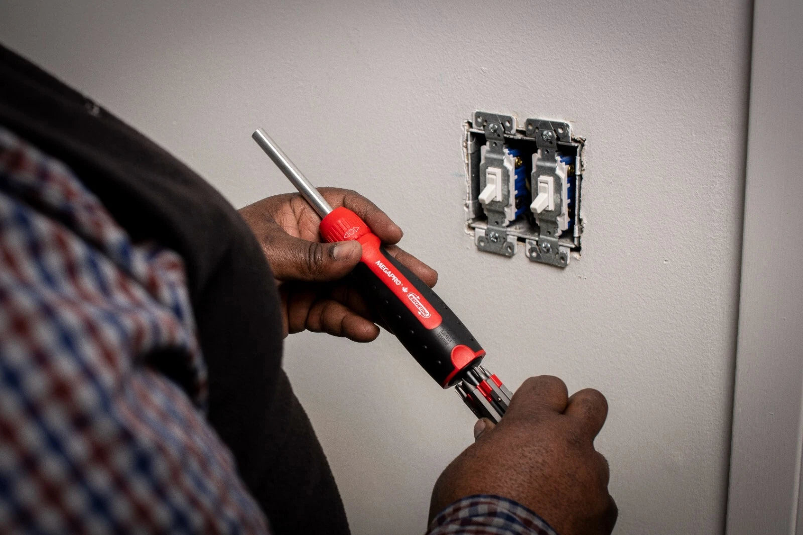 Megapro Ratcheting 13 in 1 Multi Bit Screwdriver Phillips Flat Torx Square